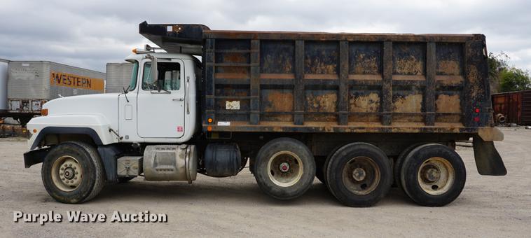 image for item DC5269 2000 Mack RD688S dump truck