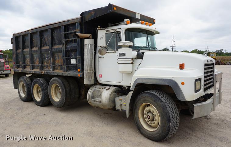 image for item DC5269 2000 Mack RD688S dump truck
