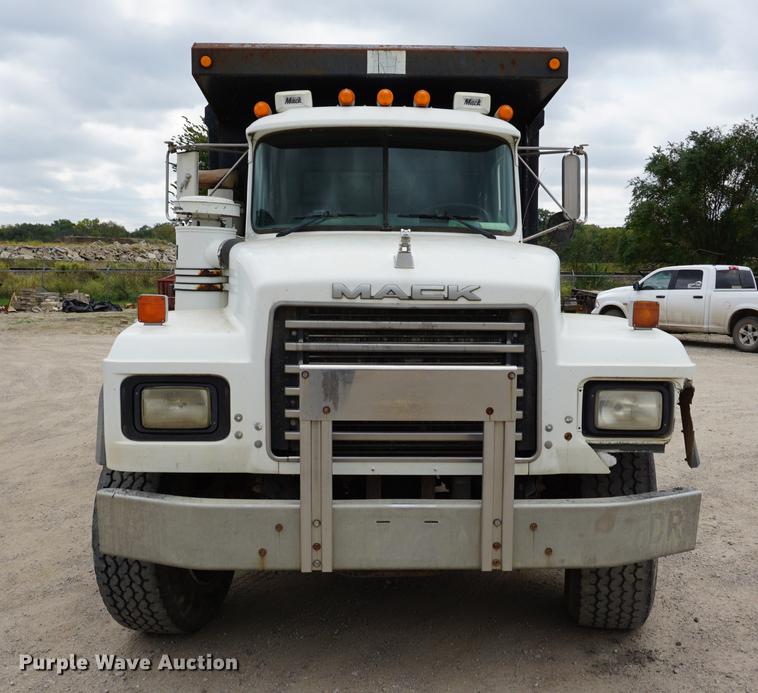 image for item DC5269 2000 Mack RD688S dump truck