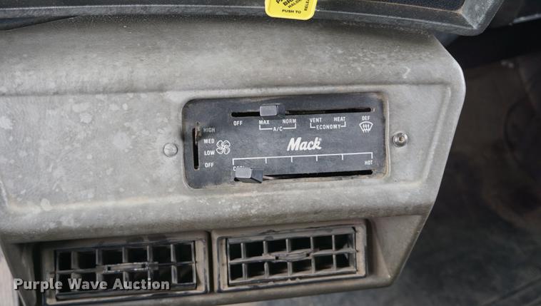 image for item DC5269 2000 Mack RD688S dump truck