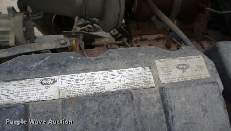 image for item DC5269 2000 Mack RD688S dump truck