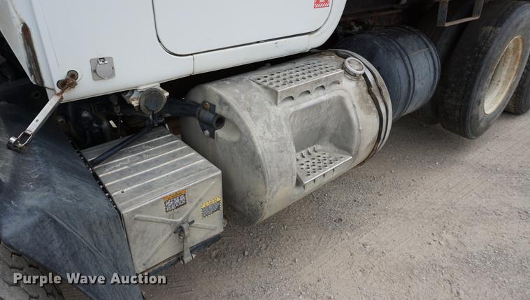 image for item DC5269 2000 Mack RD688S dump truck