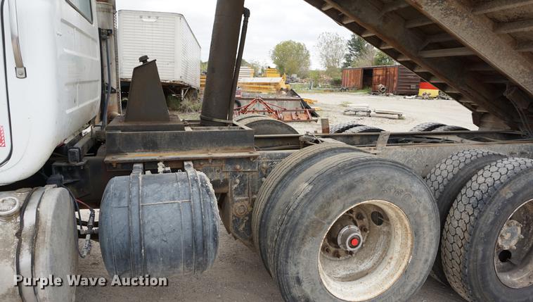 image for item DC5269 2000 Mack RD688S dump truck