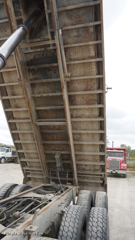 image for item DC5269 2000 Mack RD688S dump truck