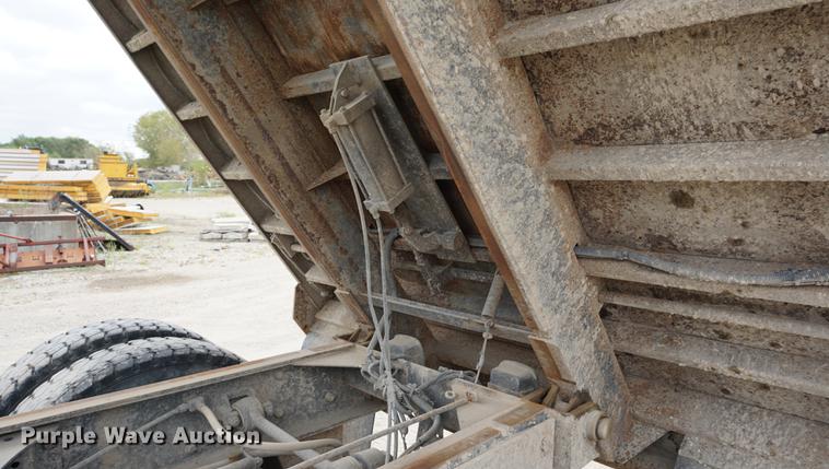 image for item DC5269 2000 Mack RD688S dump truck