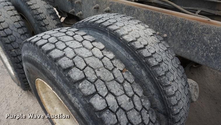 image for item DC5269 2000 Mack RD688S dump truck