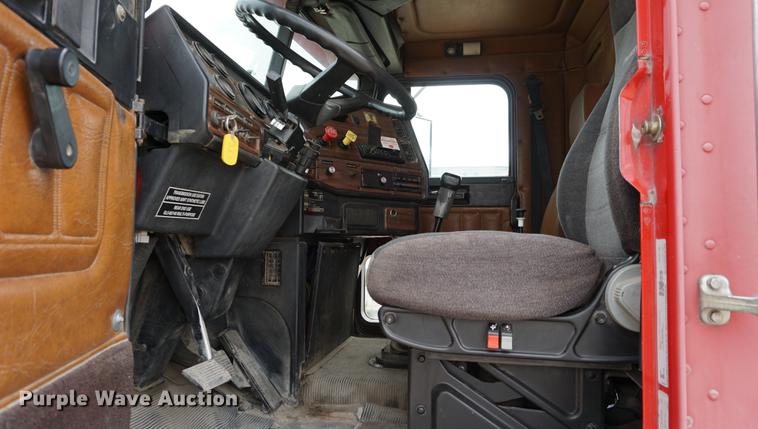 image for item DC5270 1994 Freightliner FLD dump truck
