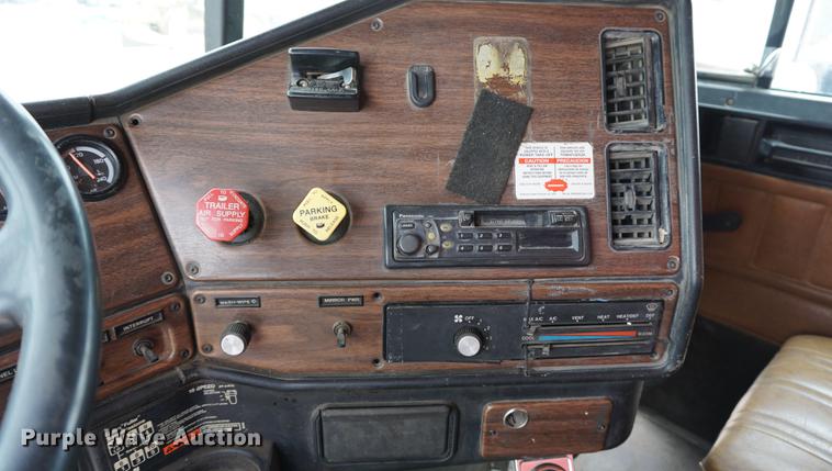 image for item DC5270 1994 Freightliner FLD dump truck