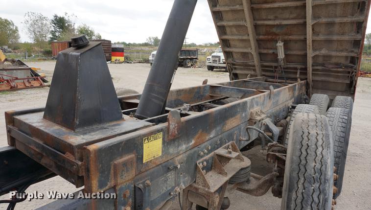 image for item DC5270 1994 Freightliner FLD dump truck