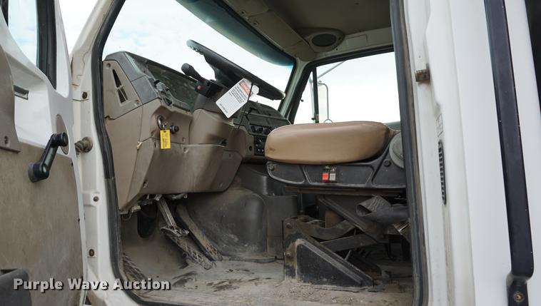 image for item DC5271 2001 Sterling L9500 dump truck