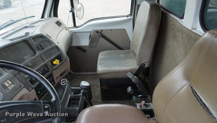 image for item DC5271 2001 Sterling L9500 dump truck