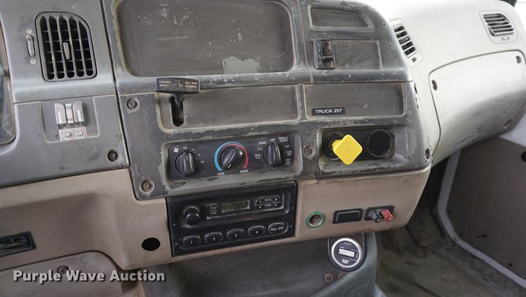 image for item DC5271 2001 Sterling L9500 dump truck