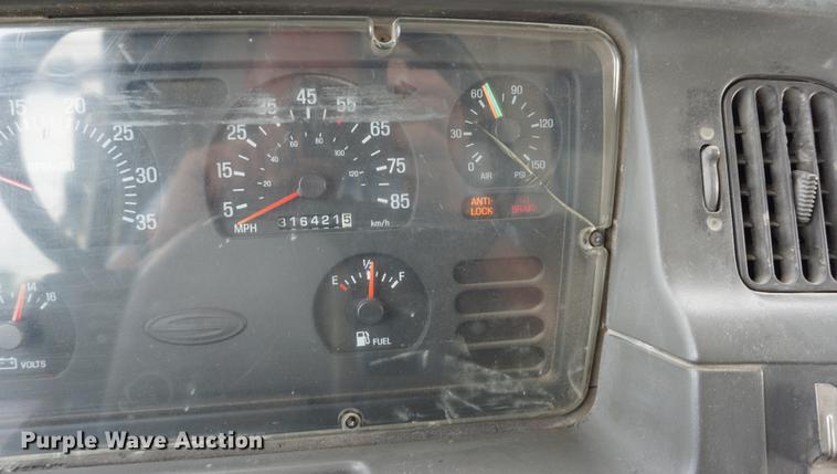 image for item DC5271 2001 Sterling L9500 dump truck