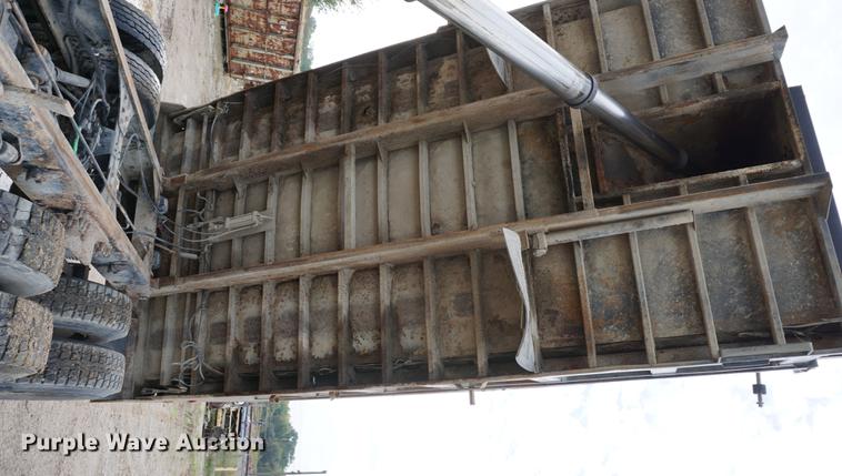 image for item DC5271 2001 Sterling L9500 dump truck