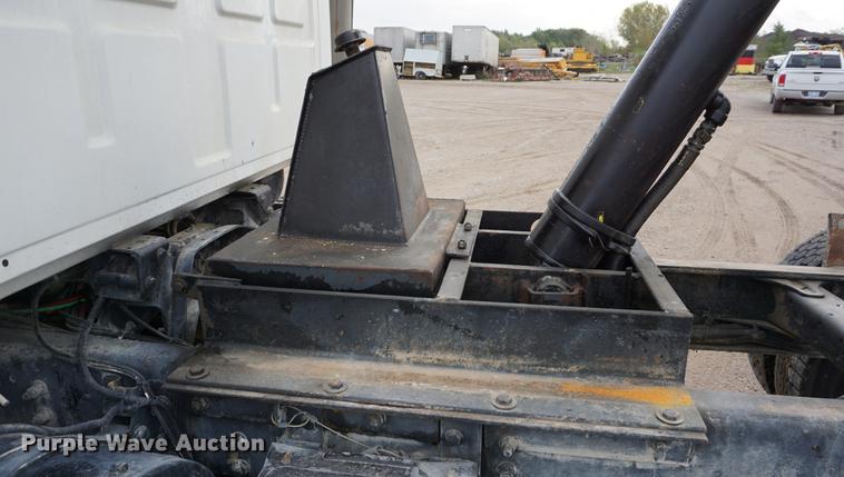 image for item DC5271 2001 Sterling L9500 dump truck