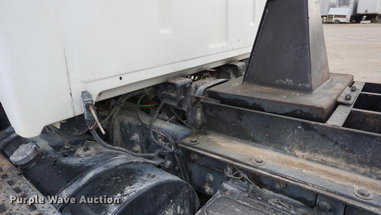 image for item DC5271 2001 Sterling L9500 dump truck