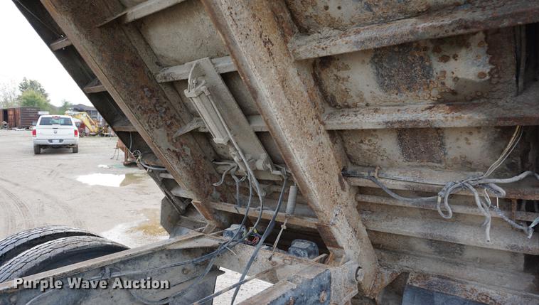 image for item DC5271 2001 Sterling L9500 dump truck