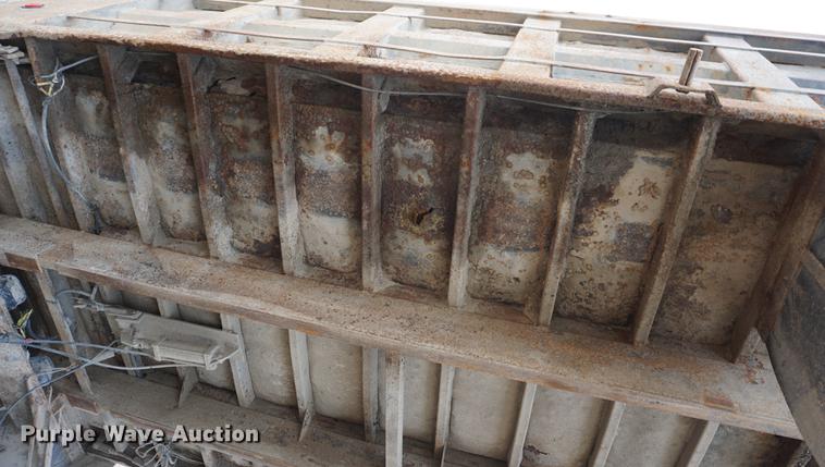 image for item DC5271 2001 Sterling L9500 dump truck