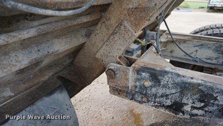 image for item DC5271 2001 Sterling L9500 dump truck