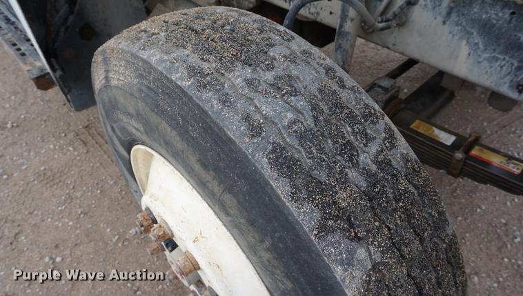 image for item DC5271 2001 Sterling L9500 dump truck