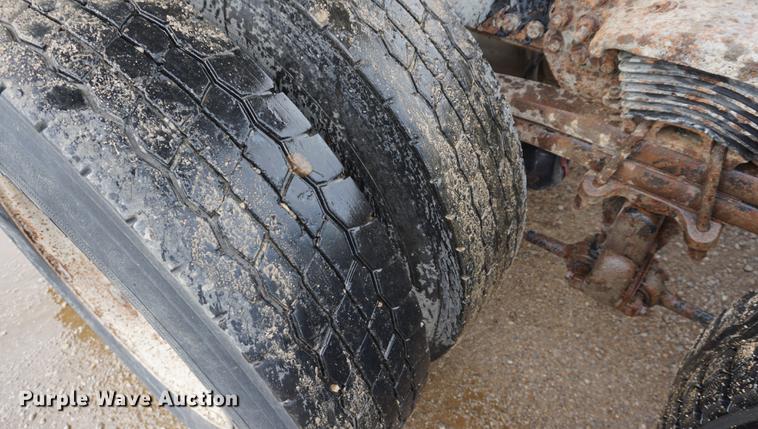 image for item DC5271 2001 Sterling L9500 dump truck