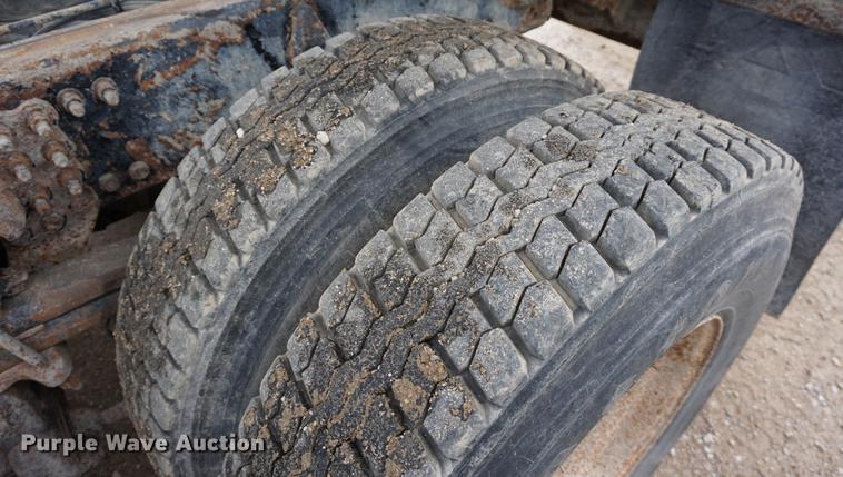 image for item DC5271 2001 Sterling L9500 dump truck