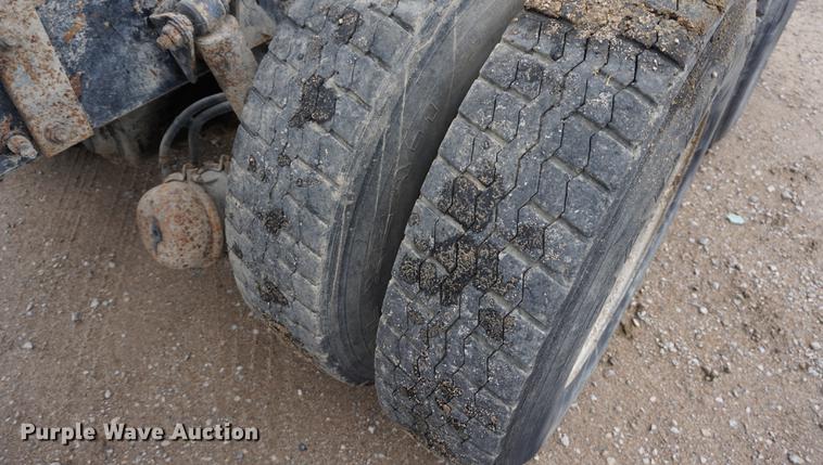 image for item DC5271 2001 Sterling L9500 dump truck