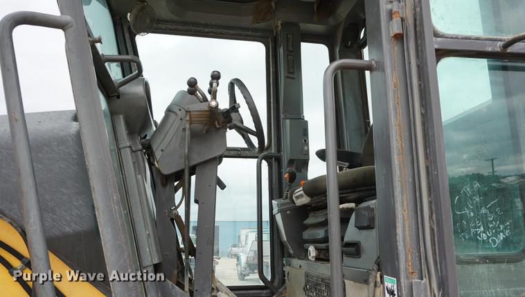 image for item DC5273 1989 Volvo G720B motor grader