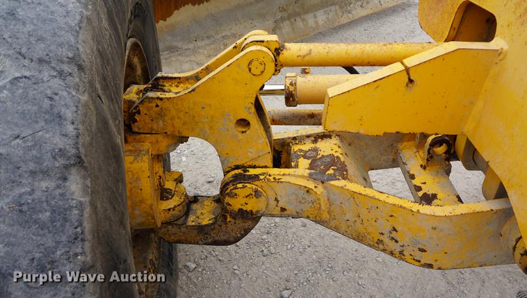 image for item DC5273 1989 Volvo G720B motor grader