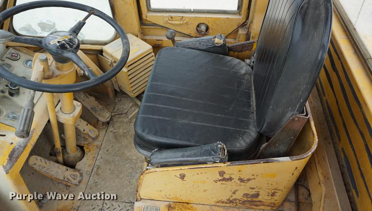 image for item DC5274 1973 Caterpillar 815B landfill compactor