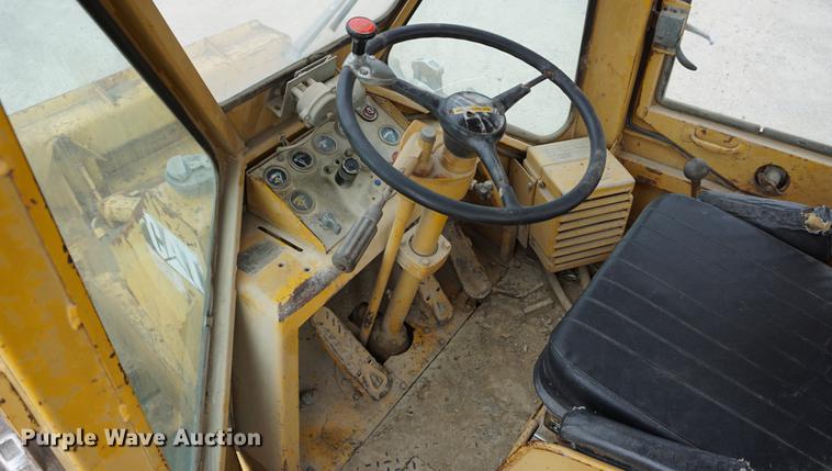 image for item DC5274 1973 Caterpillar 815B landfill compactor