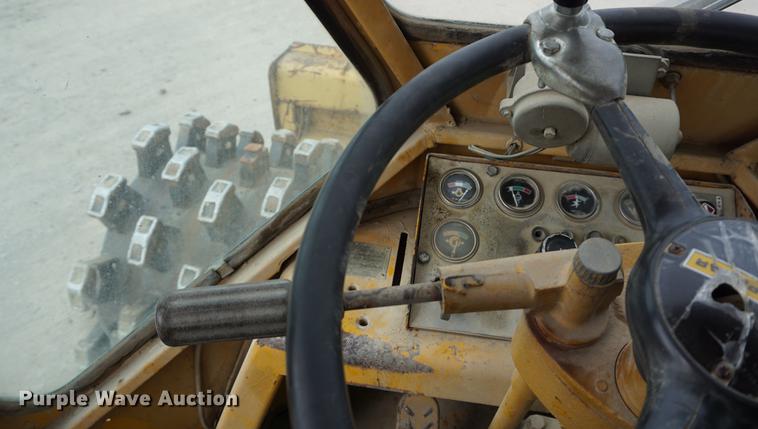 image for item DC5274 1973 Caterpillar 815B landfill compactor