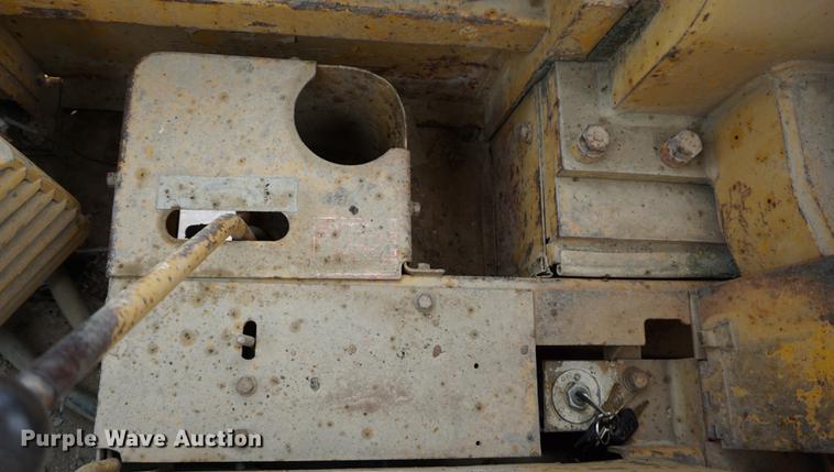 image for item DC5274 1973 Caterpillar 815B landfill compactor