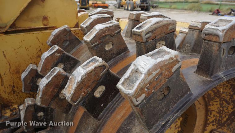 image for item DC5274 1973 Caterpillar 815B landfill compactor