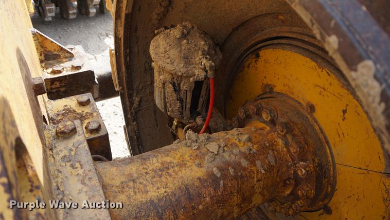 image for item DC5274 1973 Caterpillar 815B landfill compactor