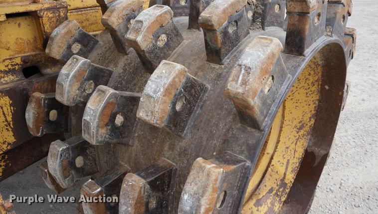 image for item DC5274 1973 Caterpillar 815B landfill compactor