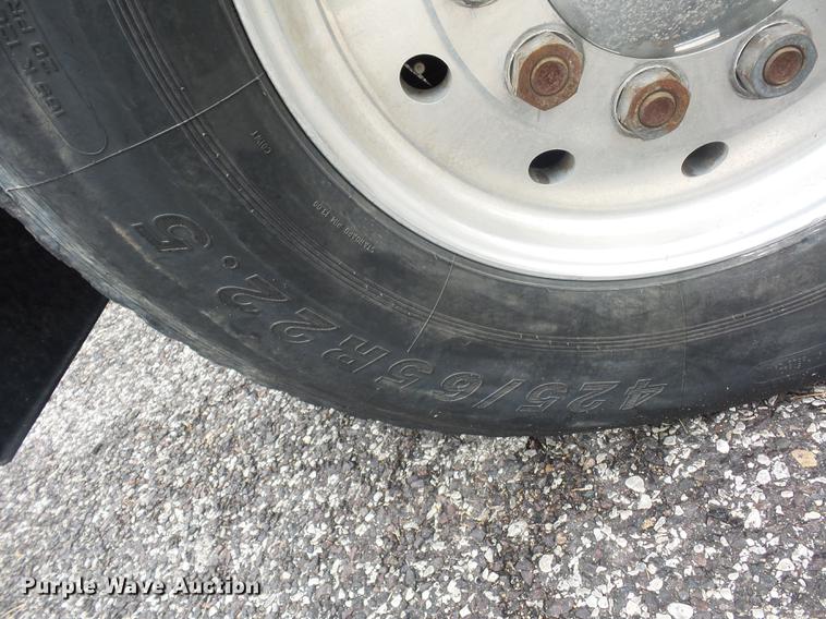 image for item DD2036 1993 Peterbilt 357 crane truck