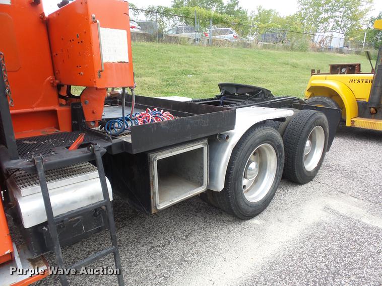 image for item DD2036 1993 Peterbilt 357 crane truck