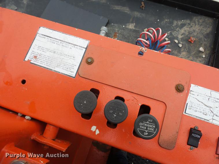 image for item DD2036 1993 Peterbilt 357 crane truck