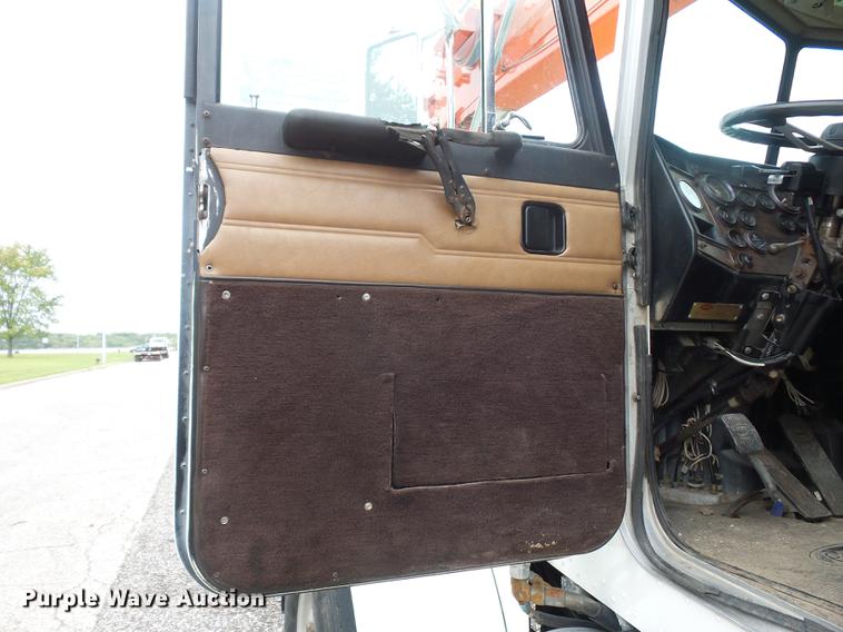 image for item DD2036 1993 Peterbilt 357 crane truck