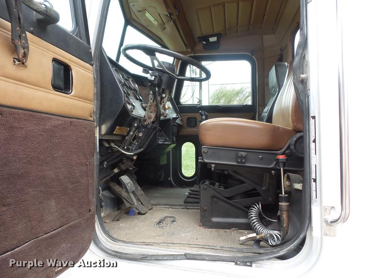 image for item DD2036 1993 Peterbilt 357 crane truck