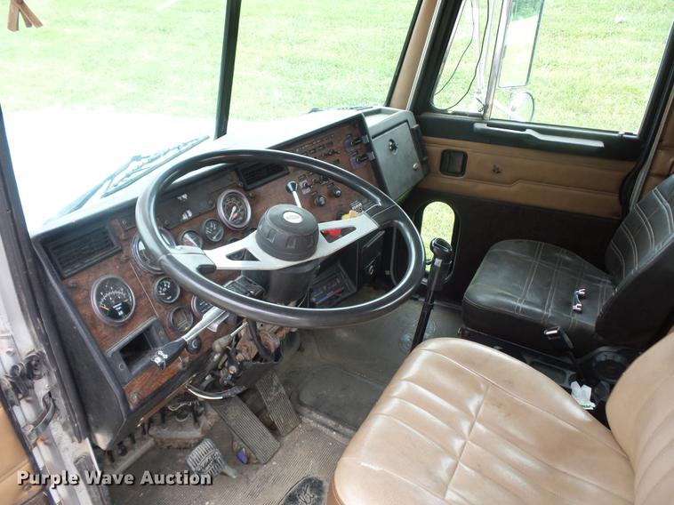 image for item DD2036 1993 Peterbilt 357 crane truck