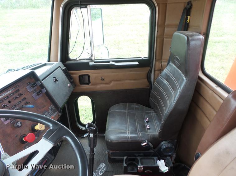 image for item DD2036 1993 Peterbilt 357 crane truck