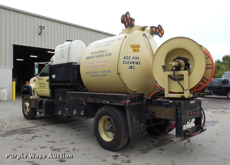 image for item DD2043 2002 GMC 7500 vacuum truck