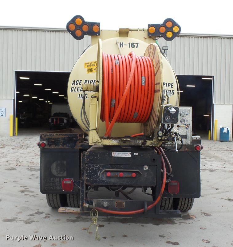 image for item DD2043 2002 GMC 7500 vacuum truck