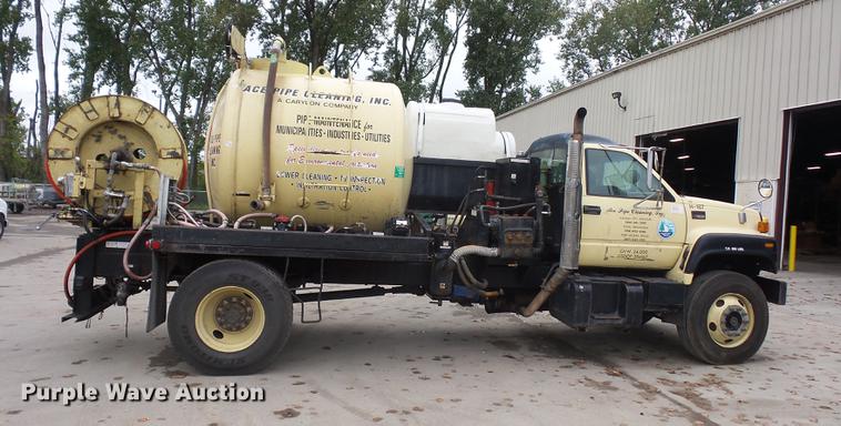 image for item DD2043 2002 GMC 7500 vacuum truck