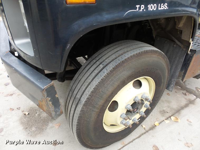 image for item DD2043 2002 GMC 7500 vacuum truck