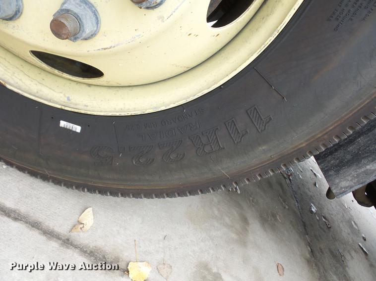 image for item DD2043 2002 GMC 7500 vacuum truck