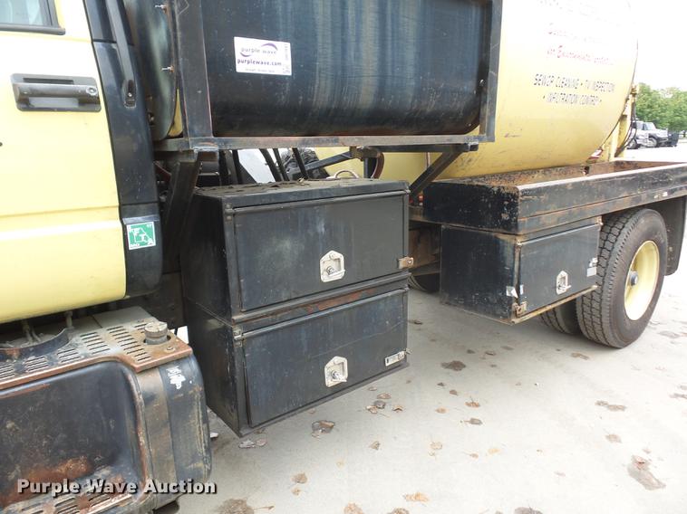 image for item DD2043 2002 GMC 7500 vacuum truck