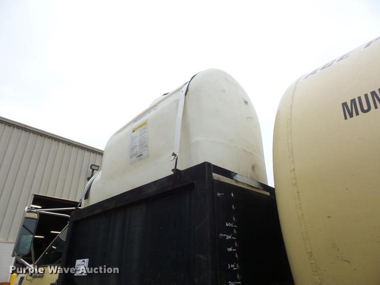 image for item DD2043 2002 GMC 7500 vacuum truck